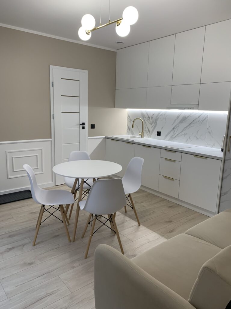 Mazaro rent - wnętrze mieszkania z kuchnią