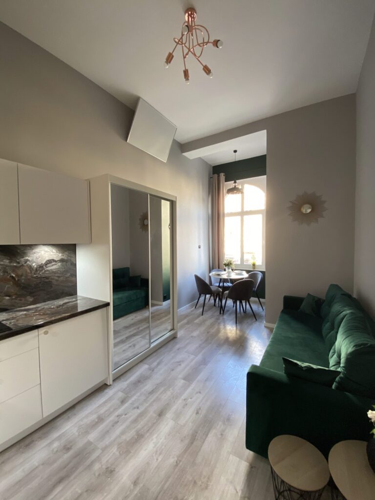Mazaro rent - wnętrze mieszkania z kuchnią